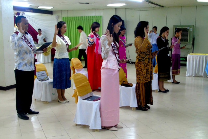 Graduating international students pledge to be UPLB Ambassadors during the 4th Investiture and Commissioning Rites