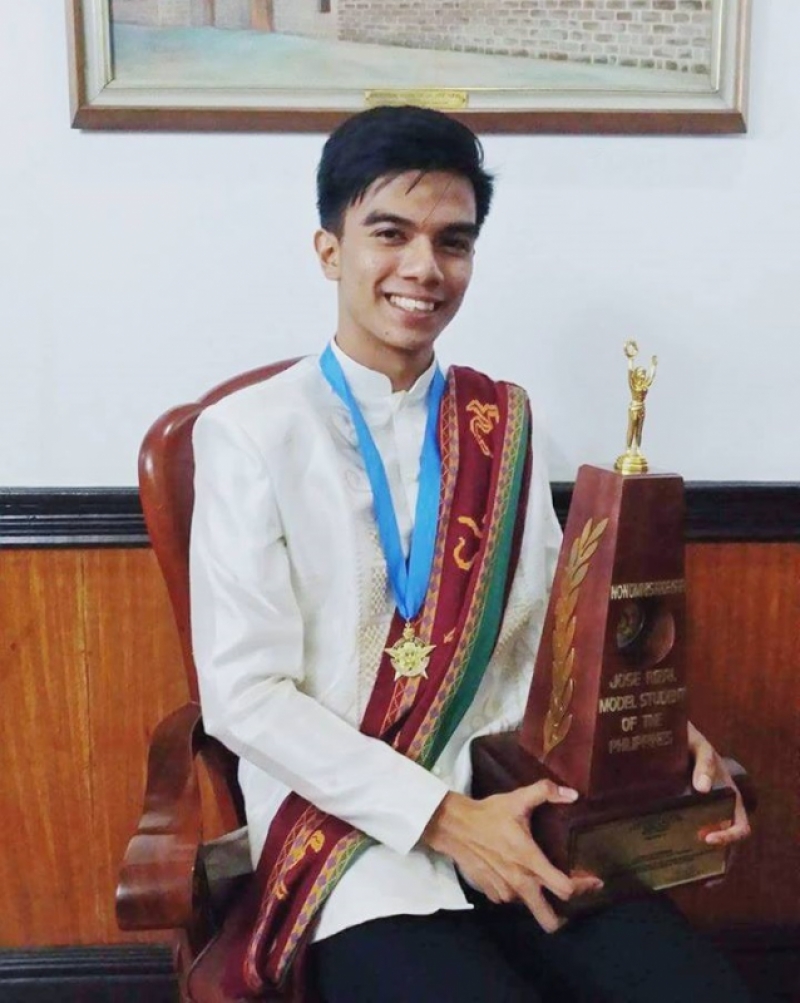 Paul Jhon Diezon was given the Jose Rizal Model Student of the Philippines award on 30 December 2016 at the Knights of Rizal Building, Manila.