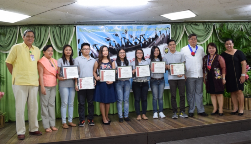 Graduating scholars, together with their sponsors, receive recognition  during the Isang Parangal...Isang Pasasalamat, ika-2 taon